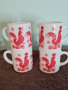 Vintage Hazel Atlas 'Red Rooster" Milk Glass Stackable Mugs -Set of 4 NO BUNDLES